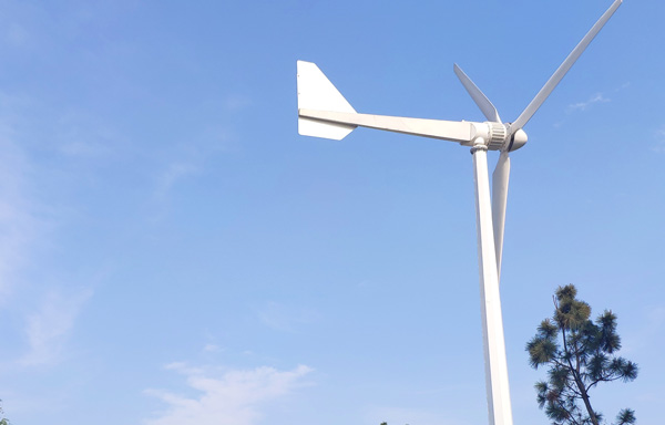 风力发电机与地面的高度取决于哪些因素？